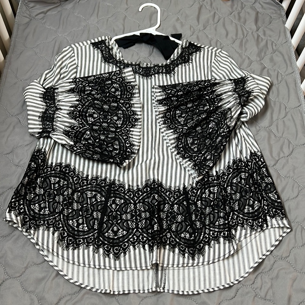 Adorable Zara bell sleeved top